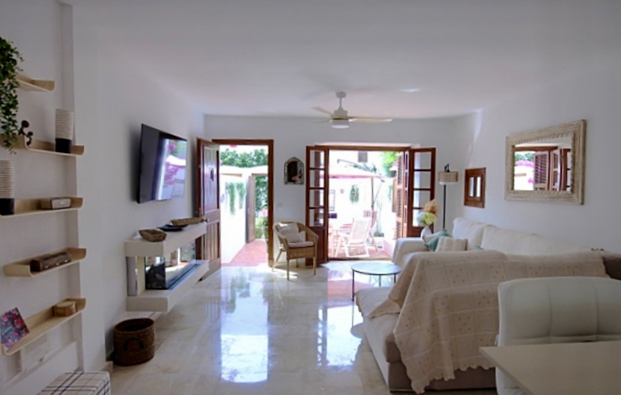 3 Bedroom Holiday Home Sleeps 6 Guests
